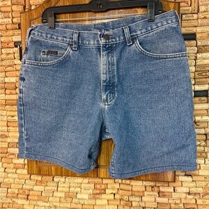 Vintage 90’s Lee Denim 100% cotton denim shorts size 36x30